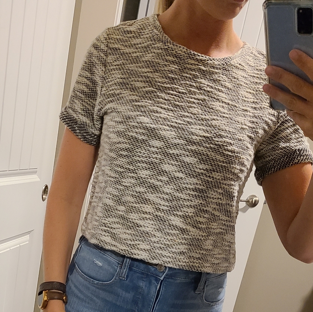 Short sleeve, sweater like shirt